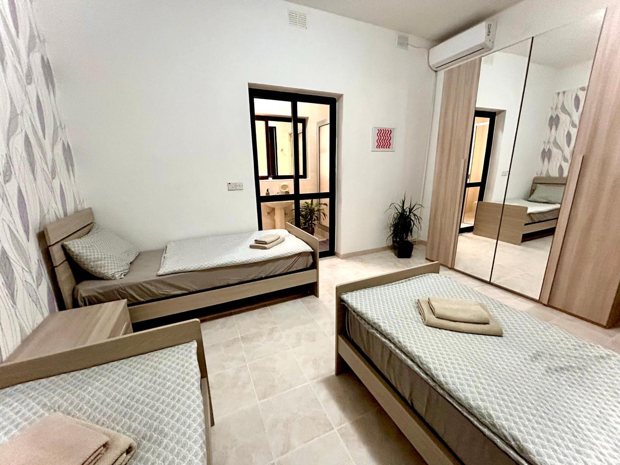 Arzella Apartments Xlendi Stylish Stay Near Beach Local Eats Extérieur photo