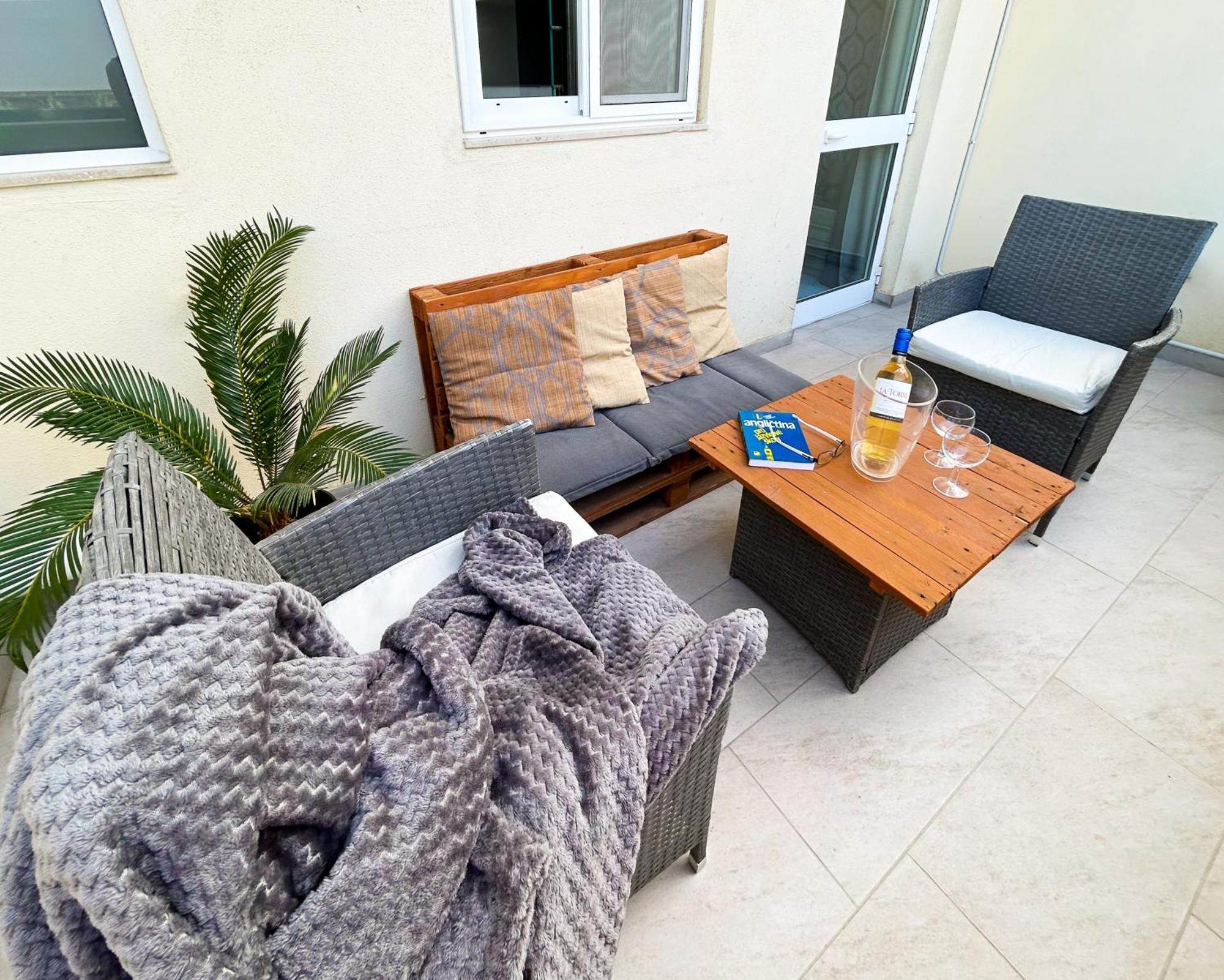 Arzella Apartments Xlendi Stylish Stay Near Beach Local Eats Extérieur photo