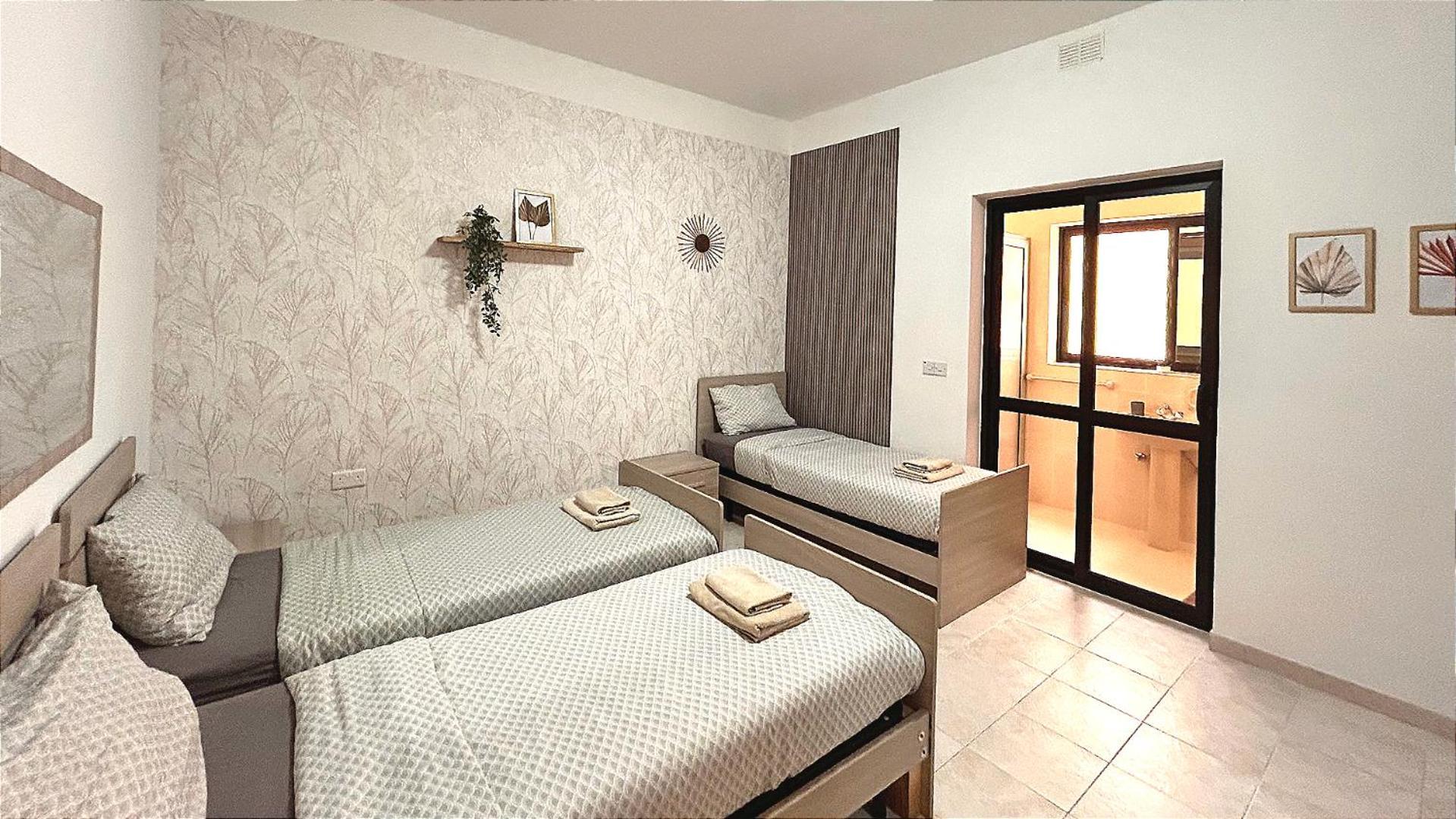 Arzella Apartments Xlendi Stylish Stay Near Beach Local Eats Extérieur photo